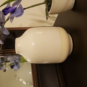 Magnolia mini amphora ivory vase